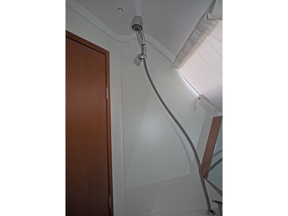 Saloon, Accommodation